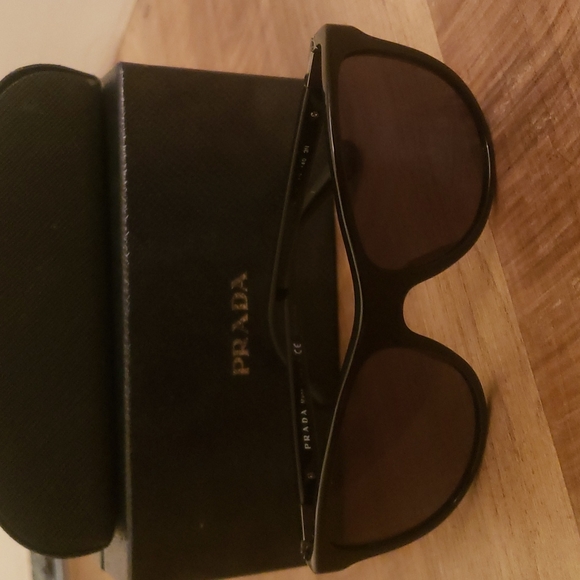 Prada sunglasses - Picture 2 of 12